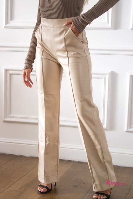 بنطلون جلد وسيع